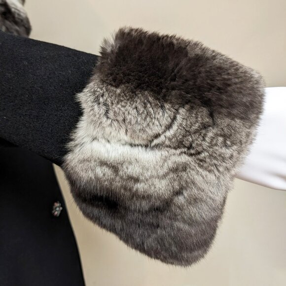 ST. JOHN Chinchilla-Trimmed Angora/Cashmere/Wool Blend Coat - Picture 7 of 10